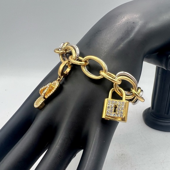 Chunky gold & silver chain charm bracelet flip flop lock flower rhinestones 7.5” - Picture 10 of 10